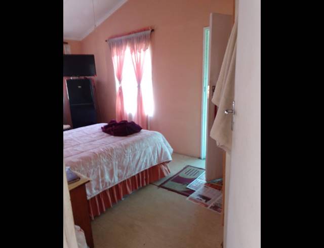4 BEDROOM HOUSE FOR SALE IN NEWLANDS EAST